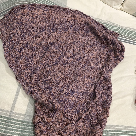 Mermaid tail lap blanket - Picture 3 of 4